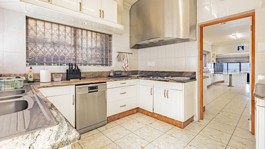 7 Bedroom Property for Sale in Plattekloof Western Cape